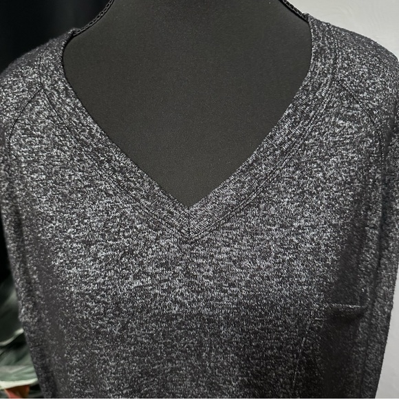 Calvin Klein Heathered Gray V-Neck Long Sleeve Top | Size XL - Picture 5 of 12